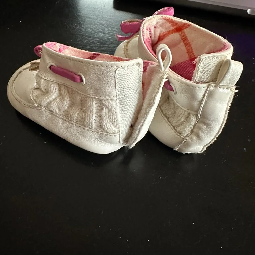 Gap Ivory Leather and Knit Newborn Baby Sz 3-6mon